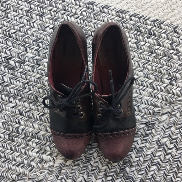 Vapesol Shoes - Two Tone Leather Lace-Up Booties - Picture 3 of 5